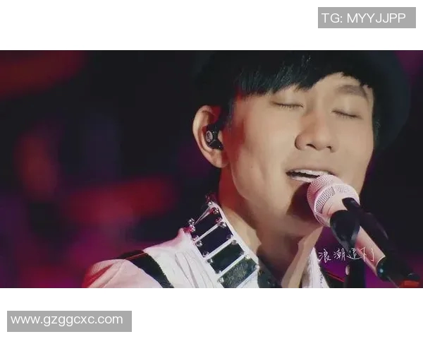 林俊杰与足球明星亲密合影展现运动与音乐的完美结合